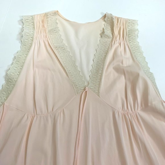 American Vintage Other - Vintage 70s light pink sleeveless nightgown slip dress with white lace trim